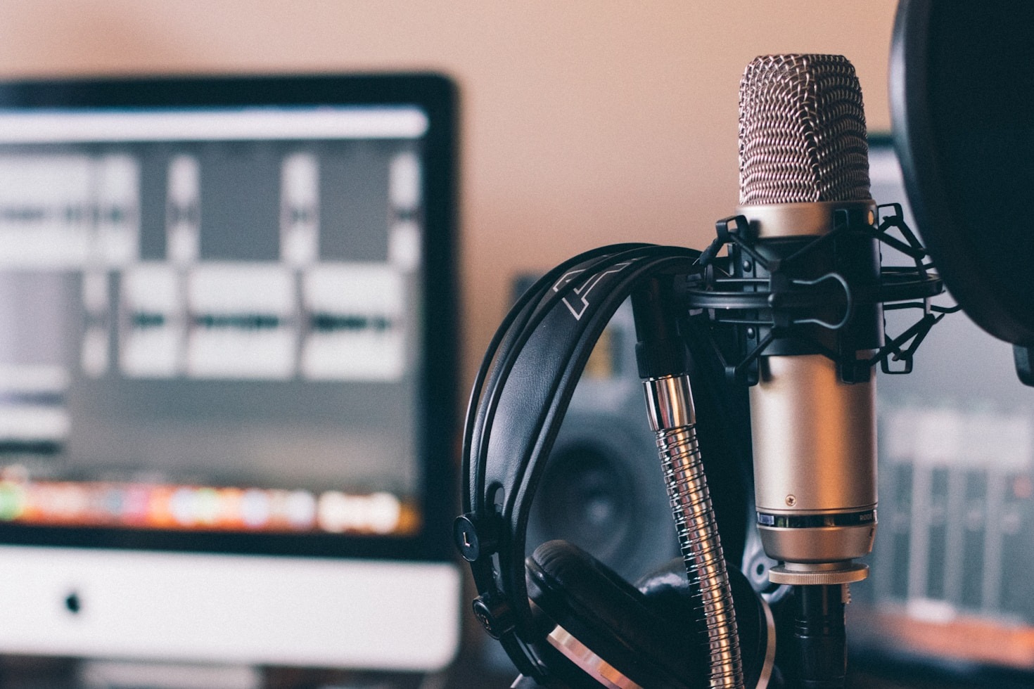 Choosing the Right Equipment for Podcasting